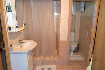 Фото номера Дом с 2 спальнями Дома для отпуска Ievnieki Guest House г. Cenkone 13